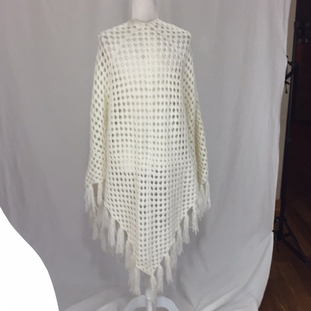 Vintage Handmade Crocheted White Shawl w/ Fringe - Picture 5 of 12